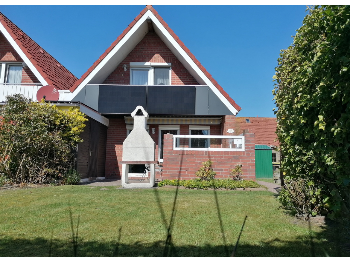 Haus draußen quer 2025.